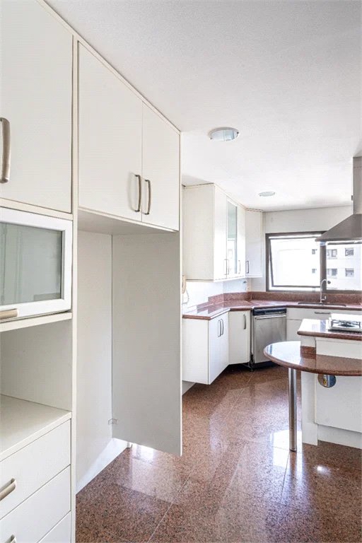 Apartamento à venda com 4 quartos, sendo 3 suítes,  em Vila Andrade, São Paulo, SP