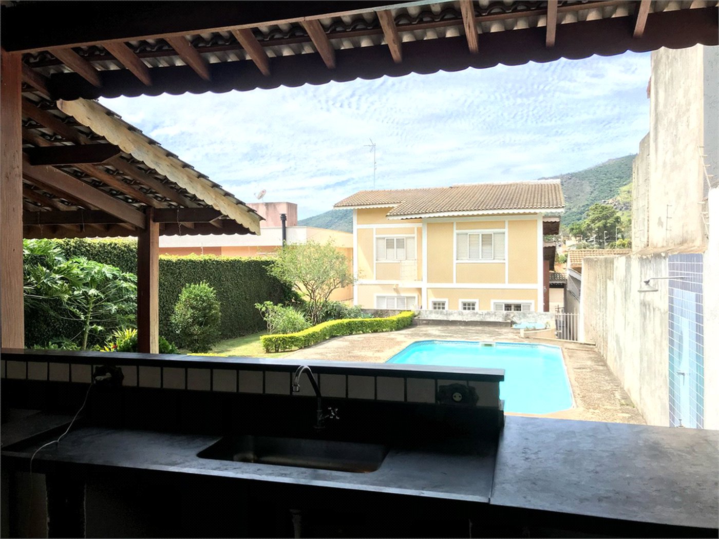 Casa à venda com 5 quartos, sendo 2 suítes,  em Jardim Maristela, Atibaia, SP