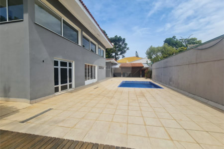 Sobrado à venda com 4 quartos, sendo 1 suíte,  em Interlagos, São Paulo, SP