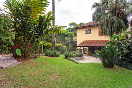 Sobrado à venda com 3 quartos em Jardim Petrópolis, São Paulo, SP