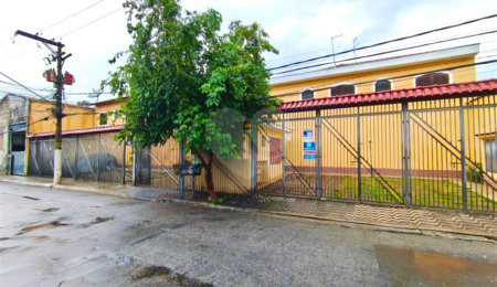 Casa à venda com 3 quartos, sendo 1 suíte, no condomínio Res Crisciúma, São Paulo - SP