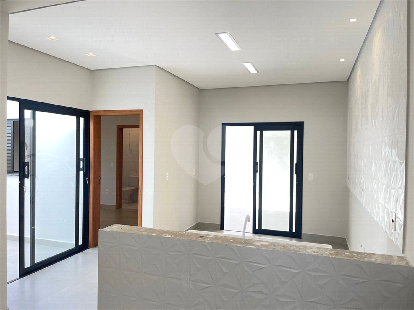 Casa à venda com 3 quartos, sendo 1 suíte, no condomínio Horto Florestal Iii, Sorocaba - SP