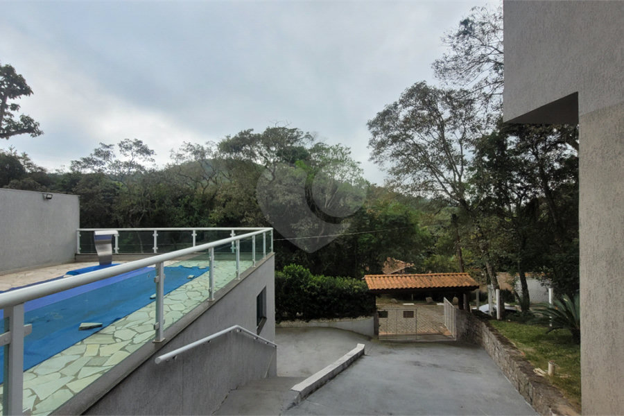 Casa à venda com 4 quartos, sendo 1 suíte, no condomínio Parque Suiça, Caieiras - SP
