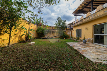 Casa à venda com 3 quartos, sendo 1 suíte, em Interlagos, São Paulo, SP