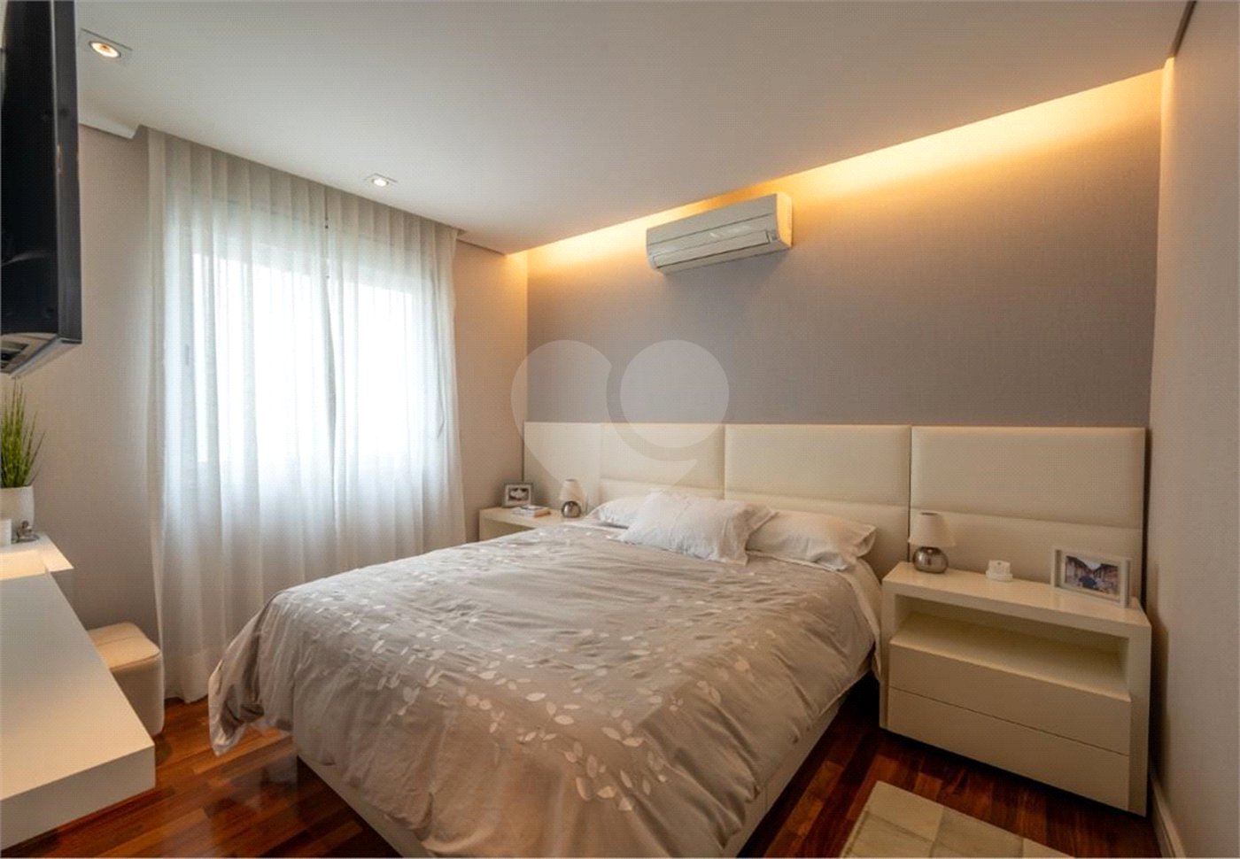 Casa à venda com 4 quartos, sendo 2 suítes, no condomínio Melbourne Residence, São Paulo - SP