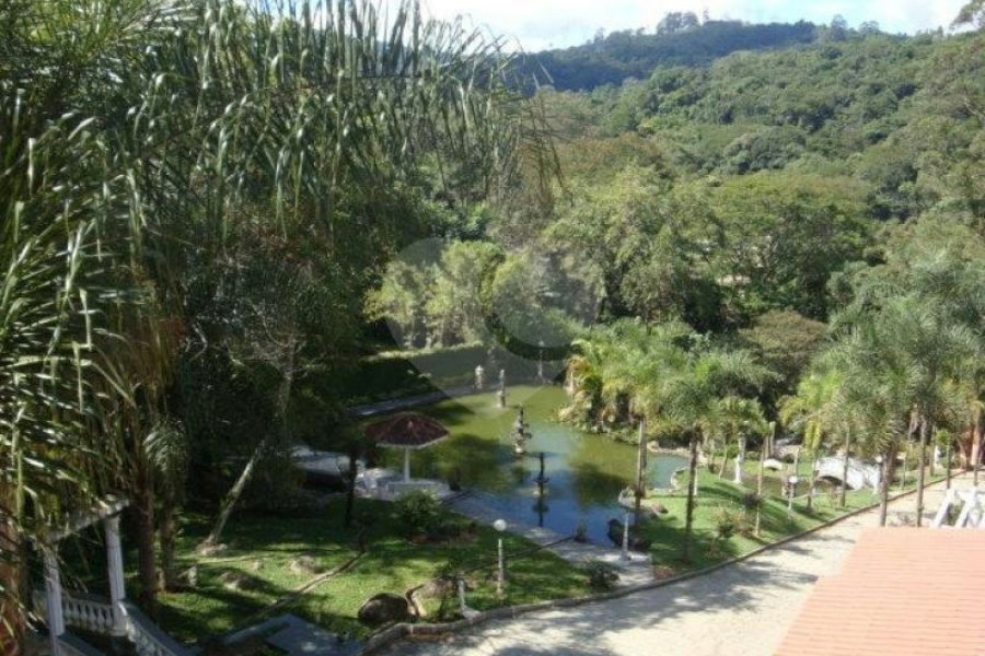 Sobrado à venda com 5 suítes em Juqueri Mirim, Mairiporã, SP