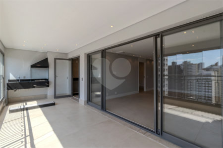 Apartamento para venda em Moema com 3 quartos, sendo 3 suítes, 2 vagas, 149 m²