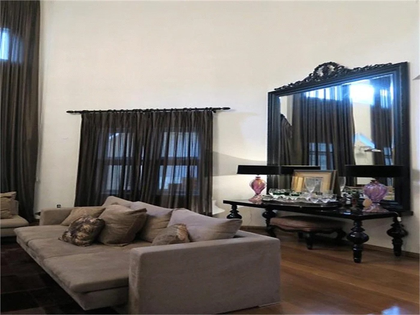 Casa à venda com 4 quartos, sendo 3 suítes,  em Morumbi, São Paulo, SP