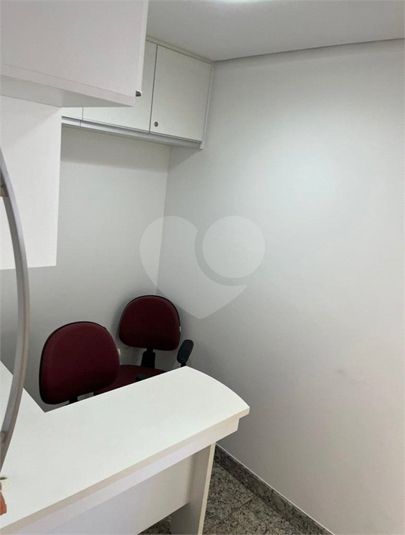 Sala Comercial ideal para clinicas e próximo ao metrô.