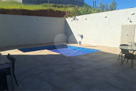 Casa à venda com 3 suítes no condomínio Residencial Alto da Floresta, Bom Jesus dos Perdões - SP