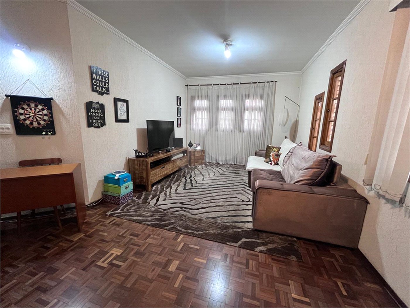 Casa à venda com 4 quartos, sendo 2 suítes, no condomínio Jornalista Américo Ariza, São Paulo - SP
