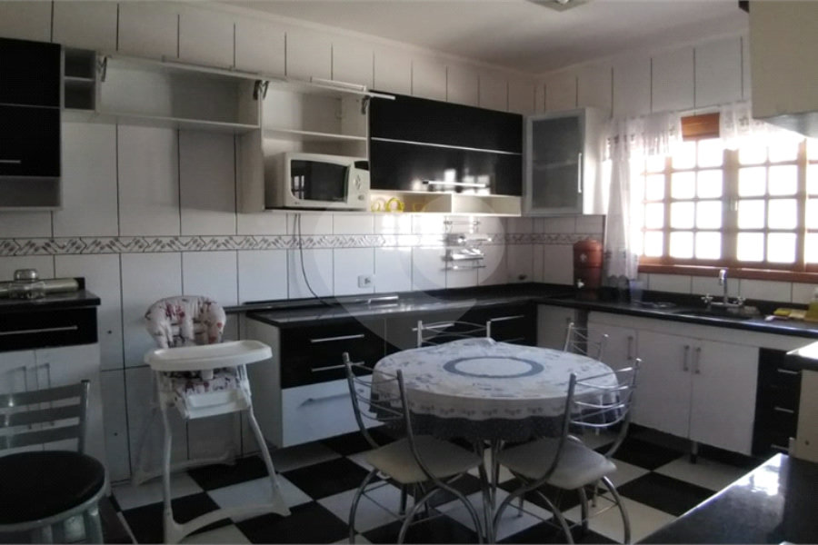 Casa à venda com 4 quartos, sendo 2 suítes, em Barreiro, Mairiporã, SP