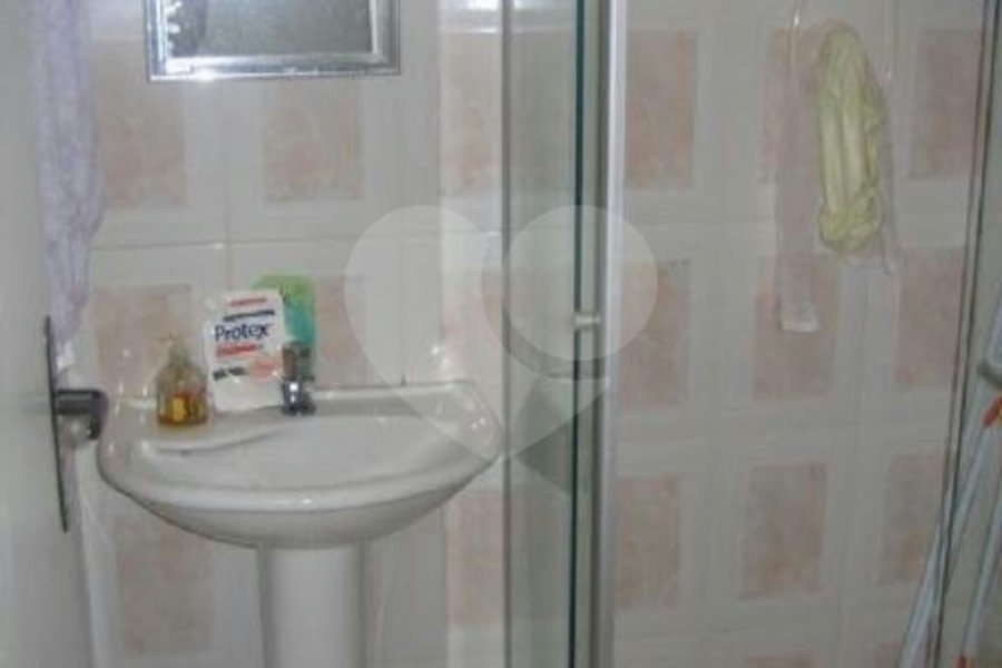 Casa à venda com 3 quartos, sendo 1 suíte, no condomínio Residencial Maracujás, São Paulo - SP