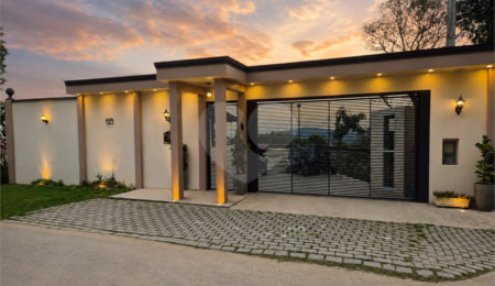 Casa à venda com 4 quartos, sendo 1 suíte,  no condomínio Alpes da Cantareira, Mairiporã - SP