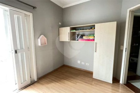 Casa à venda com 3 quartos, sendo 1 suíte, no condomínio Villagio Tramway, São Paulo - SP