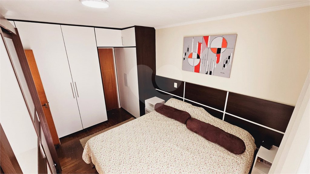 Casa à venda com 4 quartos, sendo 2 suítes, em Jardim Meny, São Roque, SP