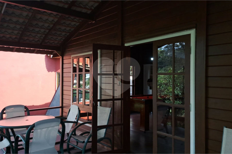 Casa à venda com 3 quartos, sendo 1 suíte, no condomínio Alpes da Cantareira, Mairiporã - SP