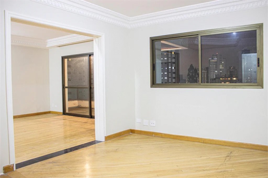 Apartamento à venda com 3 suítes em Jardim Londrina, São Paulo, SP