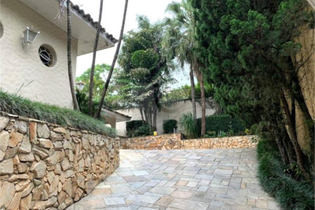 Casa à venda com 4 quartos, sendo 3 suítes,  em Fazenda Morumbi, São Paulo, SP
