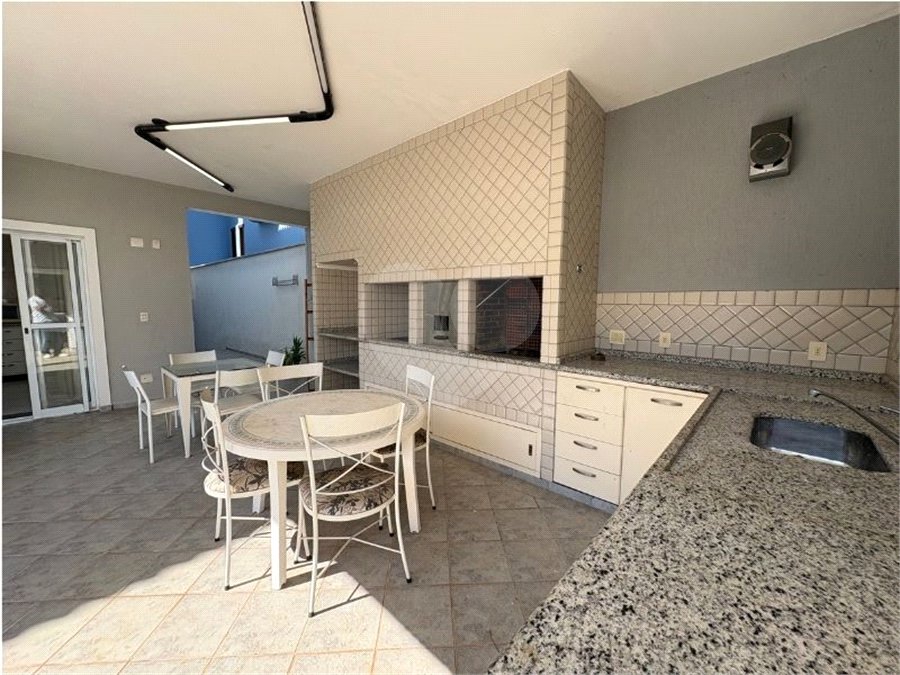 Casa à venda com 5 quartos, sendo 3 suítes, no condomínio Granja Olga III, Sorocaba - SP