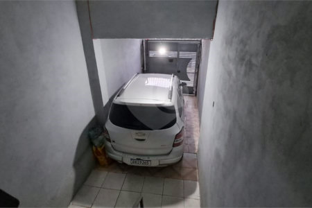 Sobrado à venda com 2 quartos, sendo 1 suíte, em Vila Zat, São Paulo, SP