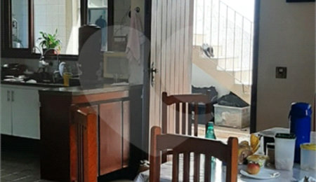 Sobrado à venda com 8 quartos em Jardim São Luís, São Paulo, SP