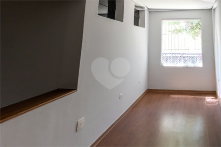 Sobrado à venda com 4 quartos, sendo 1 suíte, em Chácara Monte Alegre, São Paulo, SP