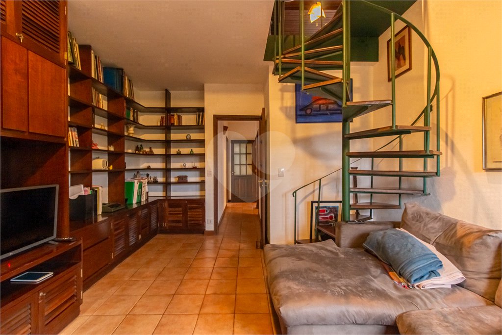 Casa à venda com 3 quartos, sendo 1 suíte,  no condomínio Jardim Hipico, São Paulo - SP