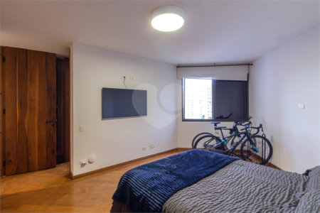 Apartamento à venda com 4 quartos, sendo 3 suítes, em Campo Belo, São Paulo, SP