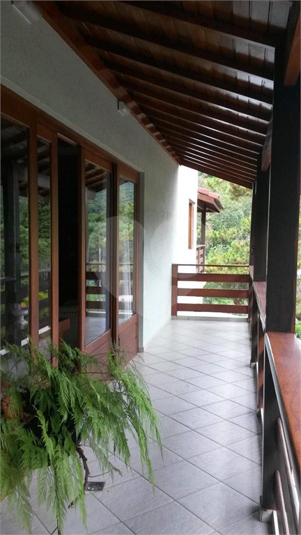 Casa à venda com 4 quartos, sendo 2 suítes, no condomínio Alpes da Cantareira, Mairiporã - SP