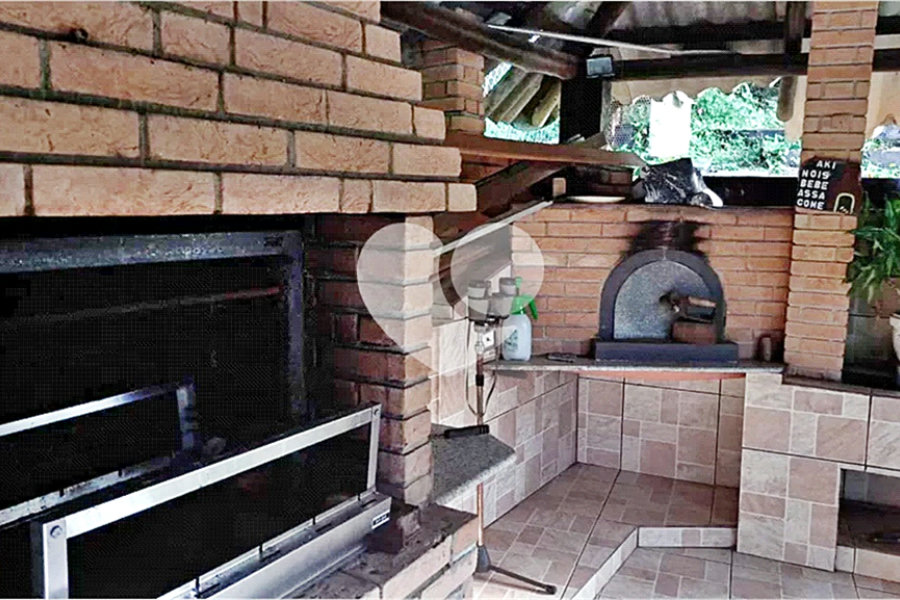 Casa à venda com 6 quartos, sendo 2 suítes, no condomínio Associação Reserva das Hortênsias, Mairiporã - SP