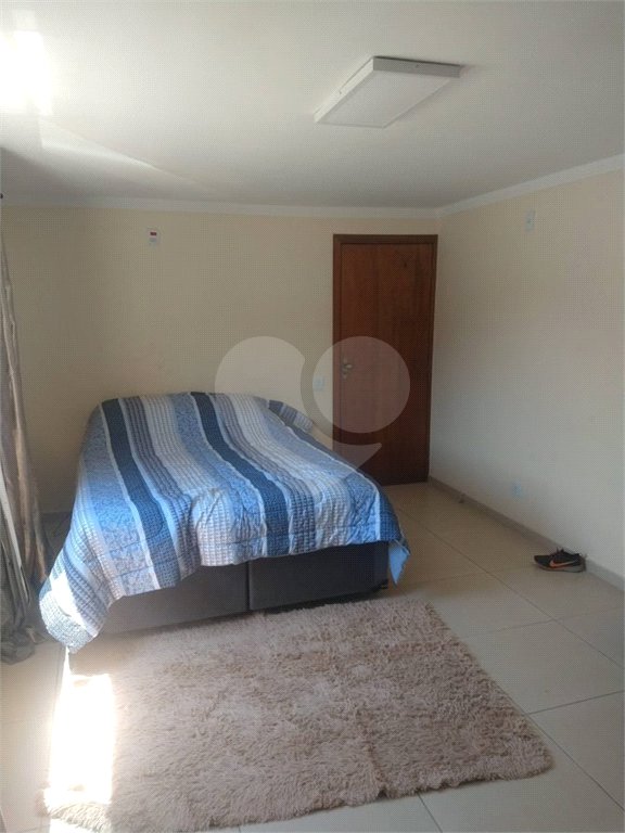 Sobrado à venda com 3 quartos em Jardim Helena, Ferraz de Vasconcelos, SP