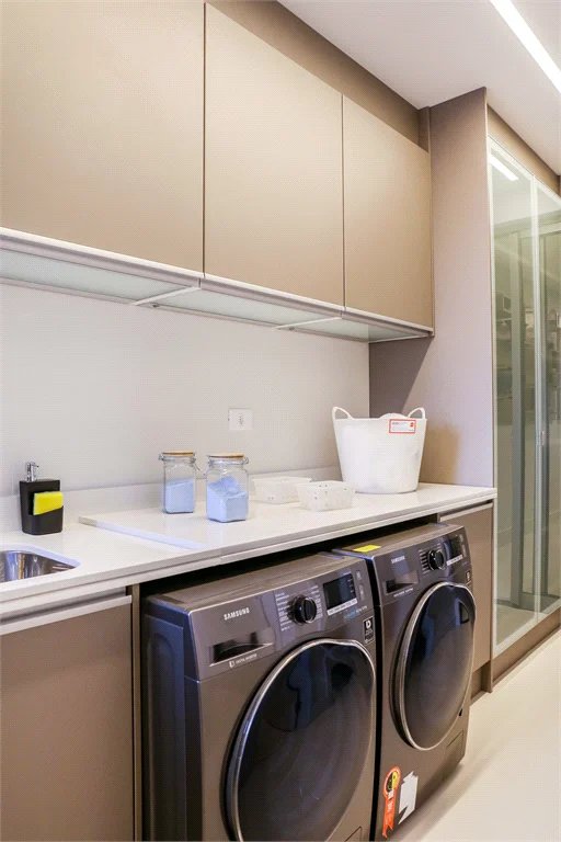 Apartamento à venda com 4 suítes em Real Parque, São Paulo, SP