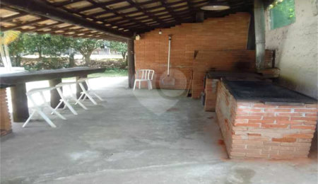 Casa à venda com 6 quartos, sendo 3 suítes,  no condomínio Residencial Jardins de Mairiporã I, Mairiporã - SP