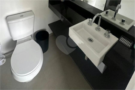 Studio de 28m2 mobiliado com sacada à venda na Bela Vista