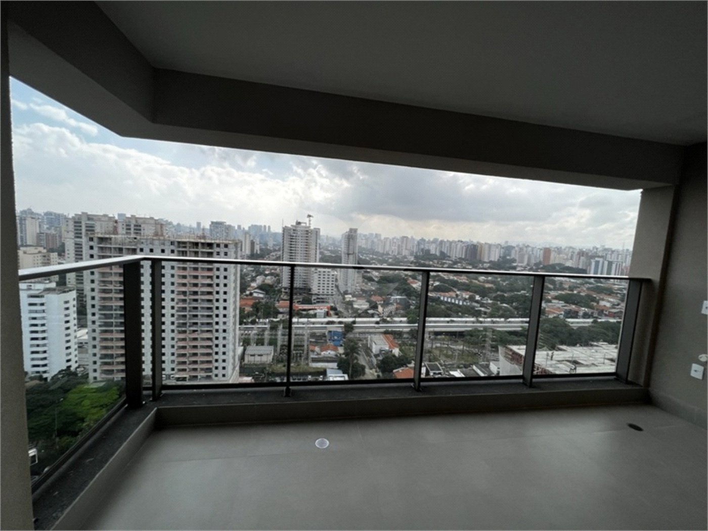 Apartamento à venda com 2 suítes em Campo Belo, São Paulo, SP