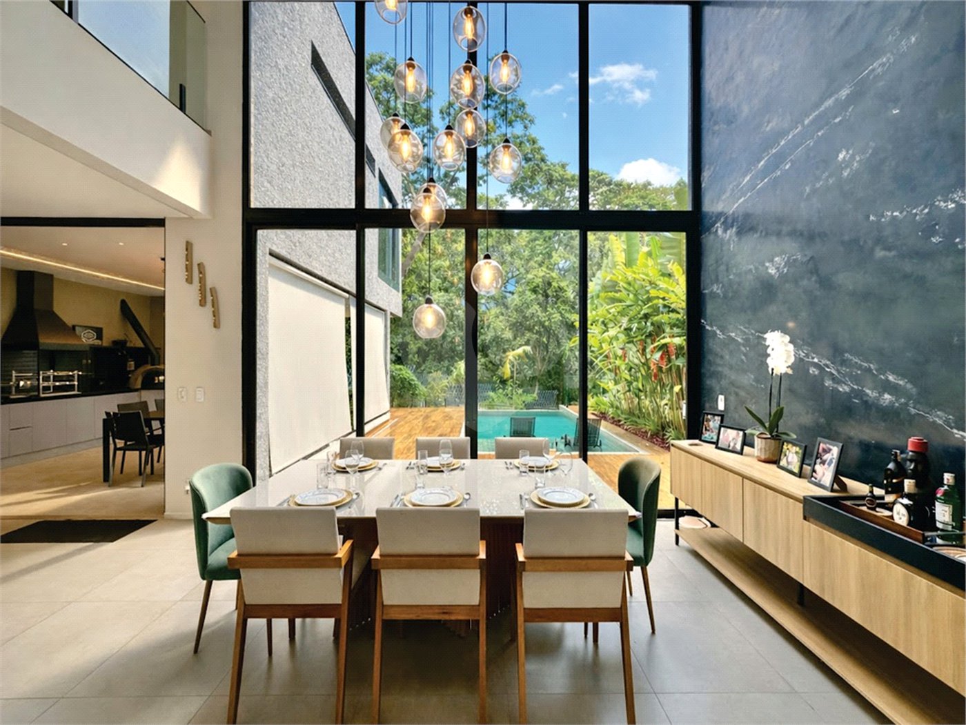 Casa à venda com 3 suítes no condomínio Reserva Santa Maria, Jandira - SP