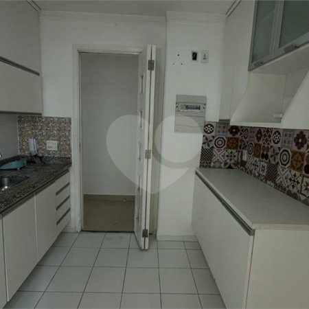 Apartamento à venda com 3 quartos, sendo 1 suíte, em Parque Maria Luiza, São Paulo, SP