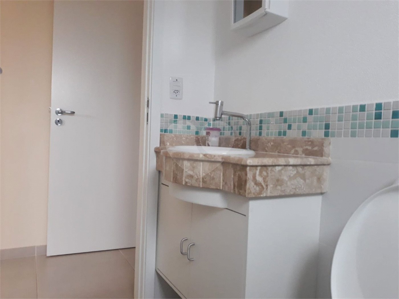 Apartamento à venda com 2 quartos, sendo 1 suíte,  em Jardim Brasil, São Roque, SP