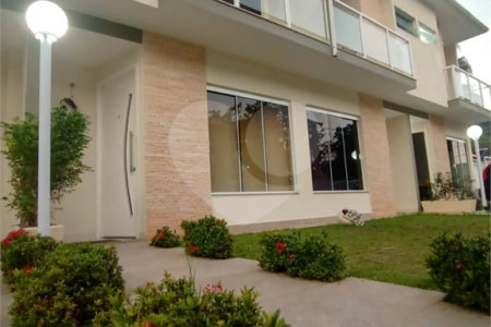 Casa à venda com 2 suítes em Jardim Adalgisa, Caraguatatuba, SP