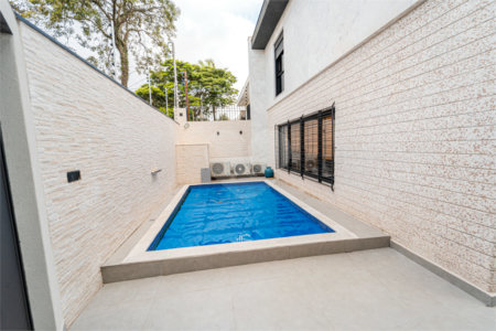 Sobrado à venda com 4 quartos, sendo 2 suítes, em Moema, São Paulo, SP