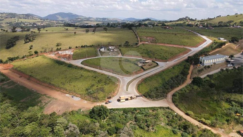 Terreno em Joanópolis com 1.000 metros, condomínio fechado com portaria e segurança, pronto para construir