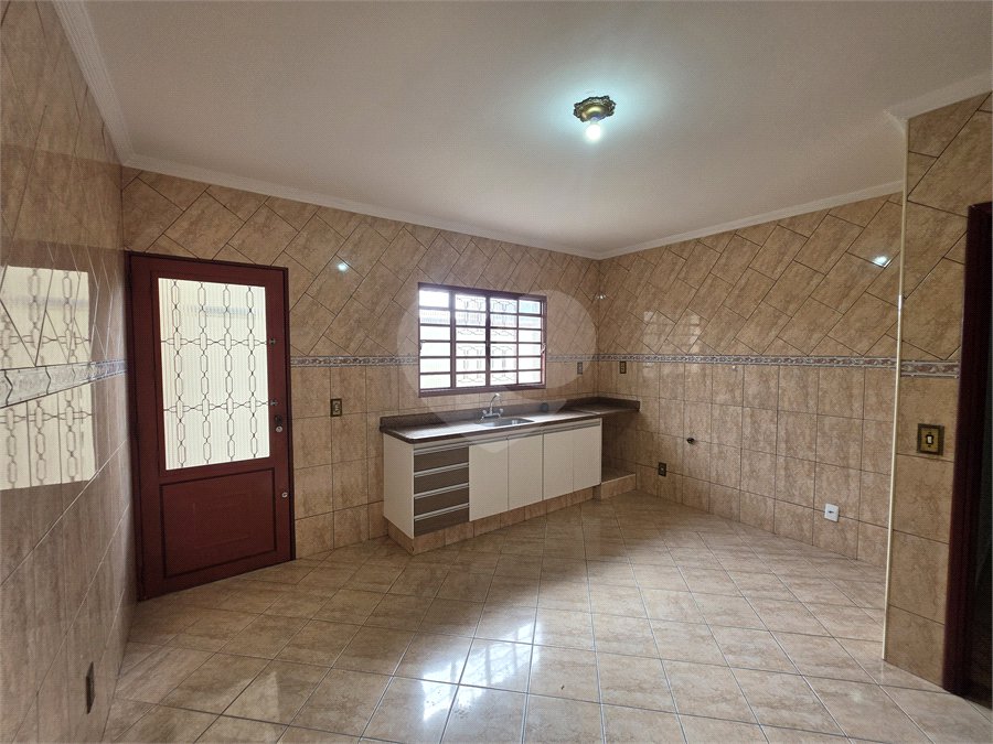 Casa à venda com 4 quartos, sendo 2 suítes,  em Vila Espírito Santo, Sorocaba, SP