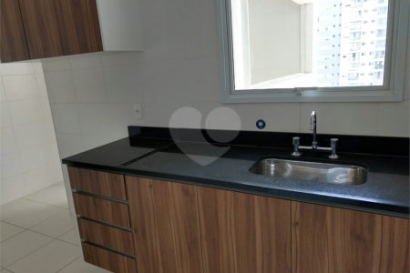 Apartamento à venda com 3 suítes em Vila Anastácio, São Paulo, SP
