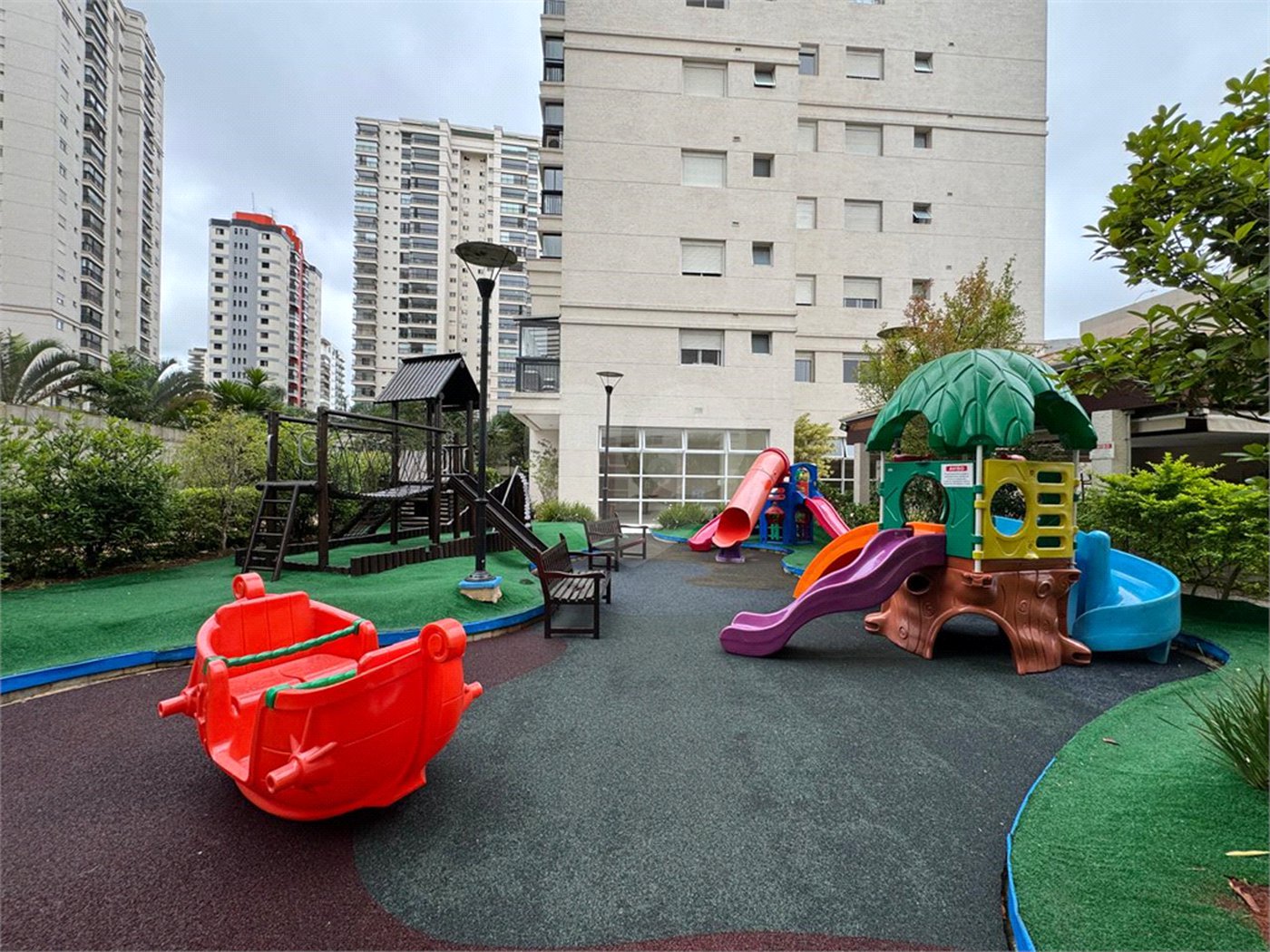 Apartamento à venda com 3 quartos, sendo 1 suíte, em Vila Gilda, Santo André, SP