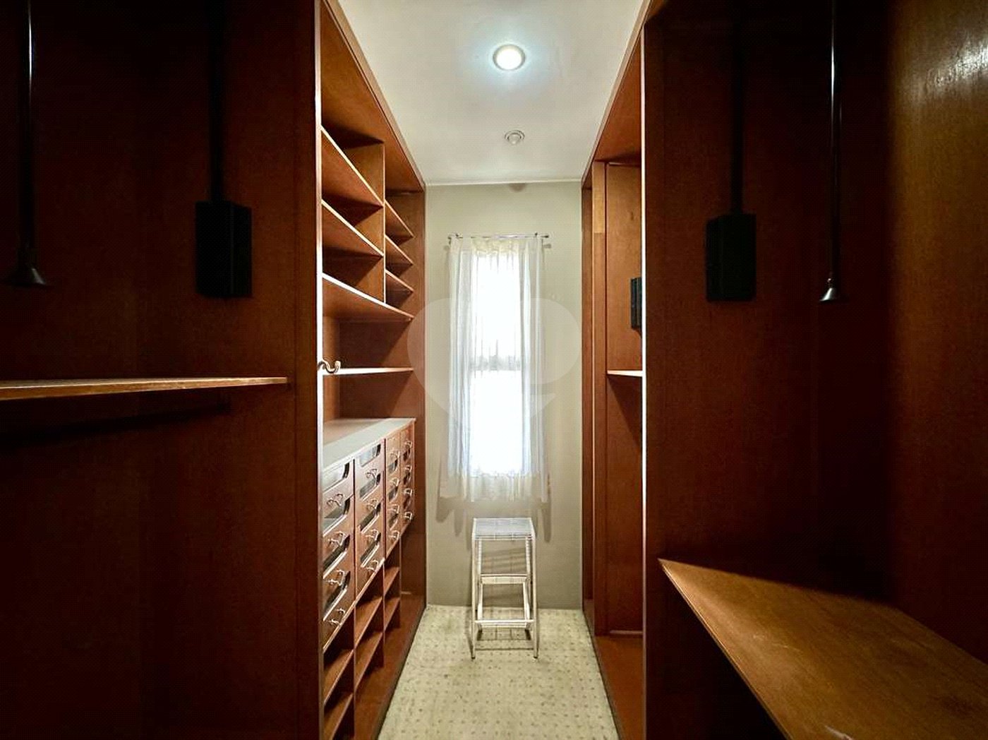 Casa à venda com 4 quartos, sendo 2 suítes,  no condomínio São Paulo Ii, Cotia - SP