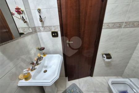 Sobrado à venda com 3 quartos, sendo 1 suíte, em Jardim Sarah, São Paulo, SP