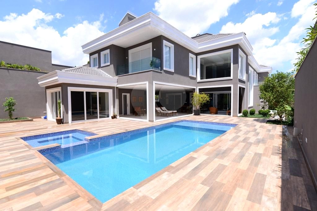 Casa à venda com 5 suítes no condomínio Residencial Tamboré 2, Santana de Parnaíba - SP