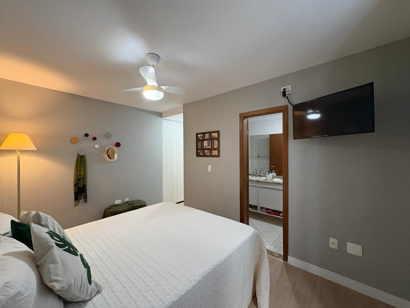 Apartamento com 3 dormitórios à venda, 162 m² por R$ 1.550.000,00 - Pompéia - Santos/SP