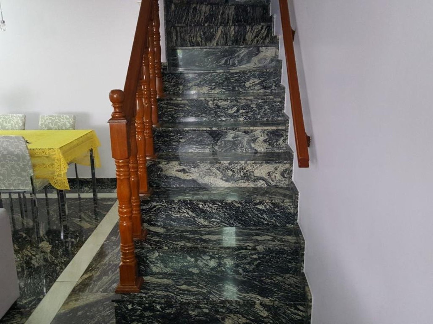 Casa à venda com 3 suítes no condomínio Village, São Paulo - SP